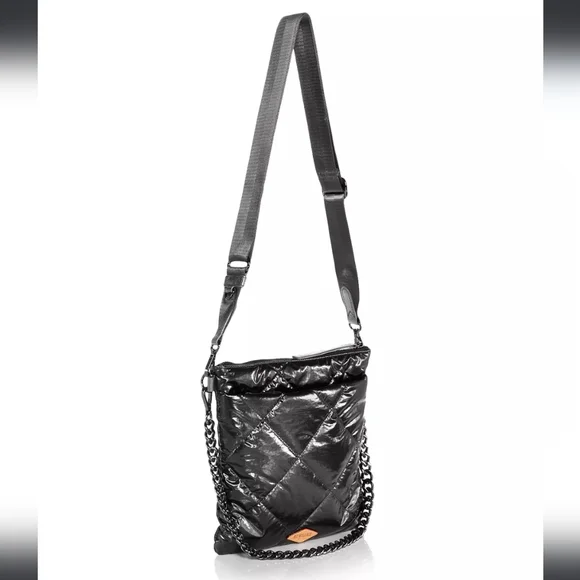 ♥️SOLD ❤️NWT Madison Flat Quilted Crossbody MZ Wallace - Picture 4 of 14